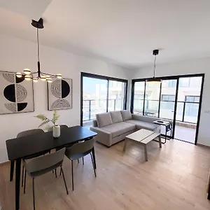 Ocean House דירה